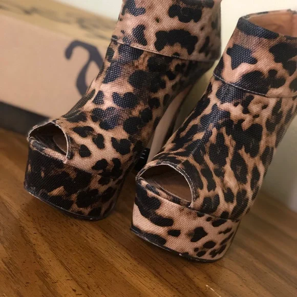 Heels - Picture 4 of 5